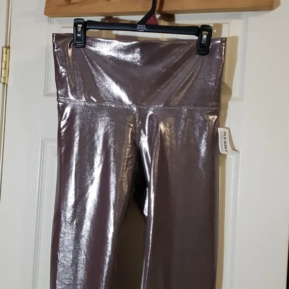 Old Navy Extra High Rise Powersoft Leggings - Picture 2 of 12